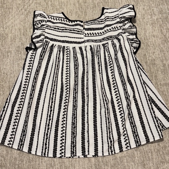 3X black and white flowy top ruffle short sleeves keyhole neck - Picture 4 of 5